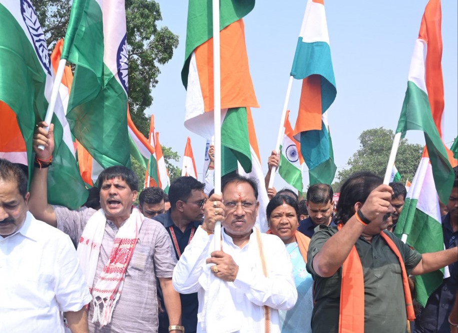 Raipur: Tiranga Yatra was taken out in Charaidand of Jashpur with patriotic songs