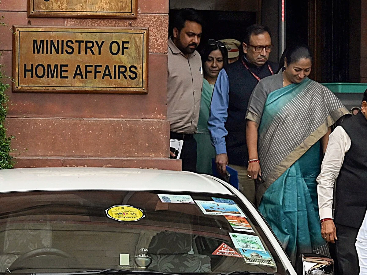 Home Ministry transferred 66 IAS and IPS officers, know who got where new responsibility