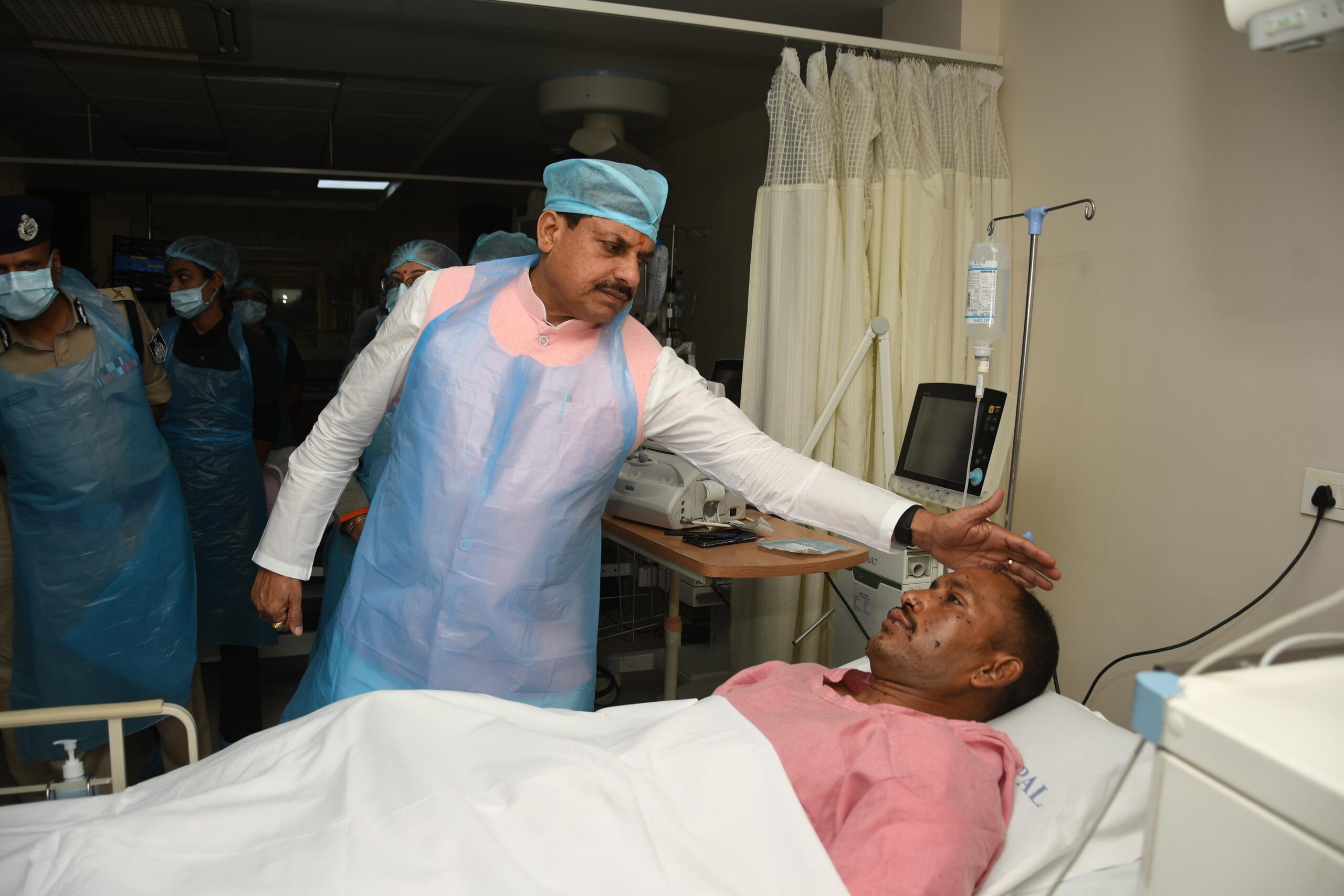 CM Dr. Yadav Meets Jawans Injured During Mock Drill