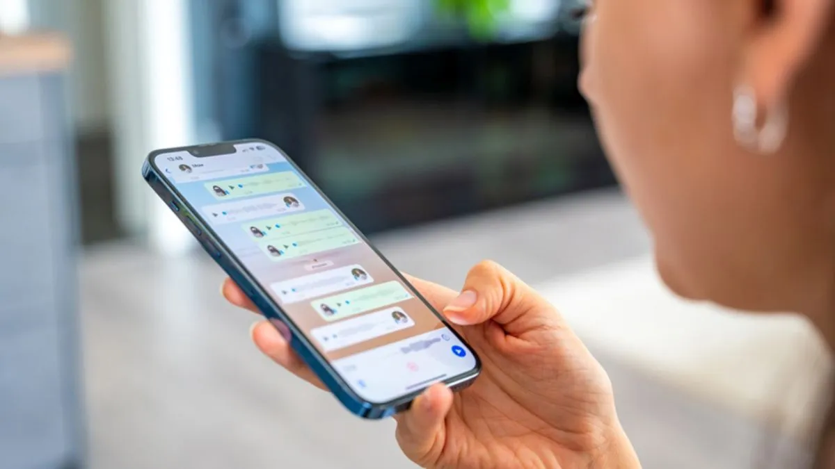 WhatsApp is bringing a new amazing feature, now you can forward and reshare your status